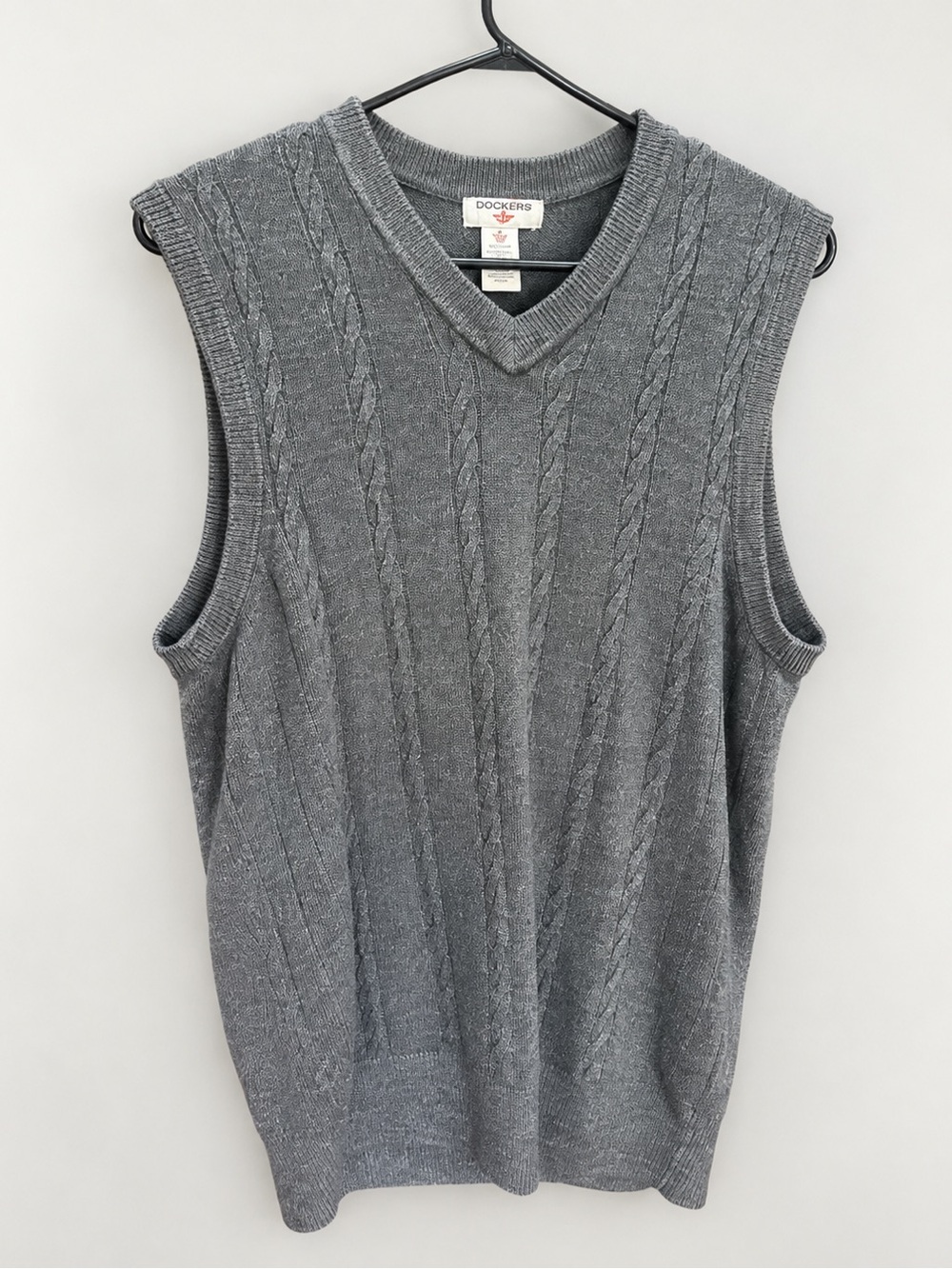Dockers Men’s Medium Charcoal Gray Cable Knit V-Neck Sweater Vest